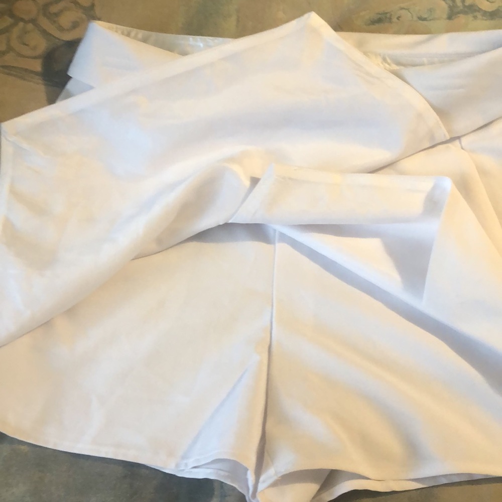 White skort - Picture 2 of 4